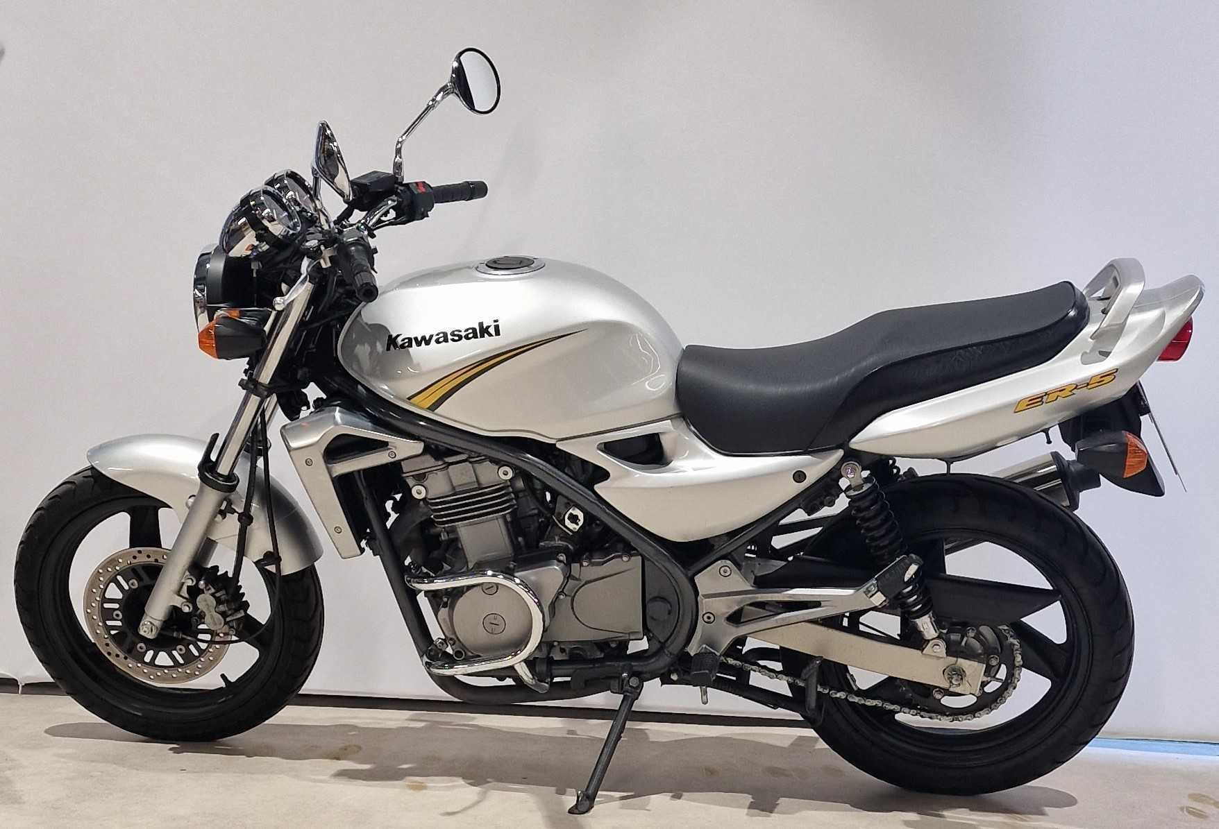 Kawasaki ER-5 2004 HD vue gauche