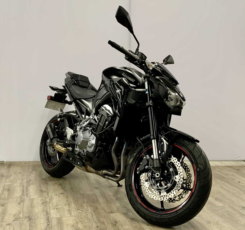 Kawasaki Z 900 Performance 2019 vue 3/4 droite