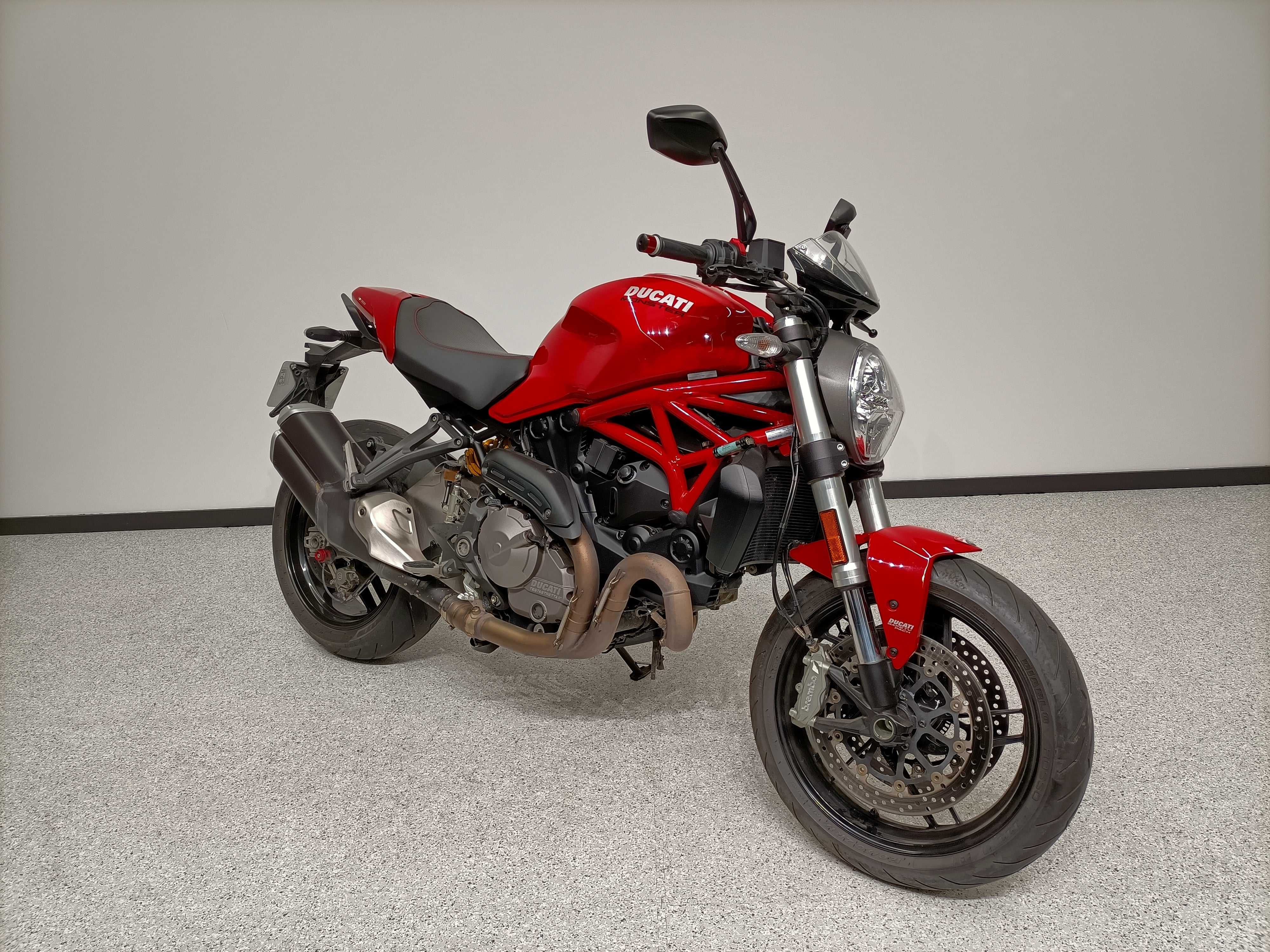 Ducati 821 Monster 2018 HD vue 3/4 droite