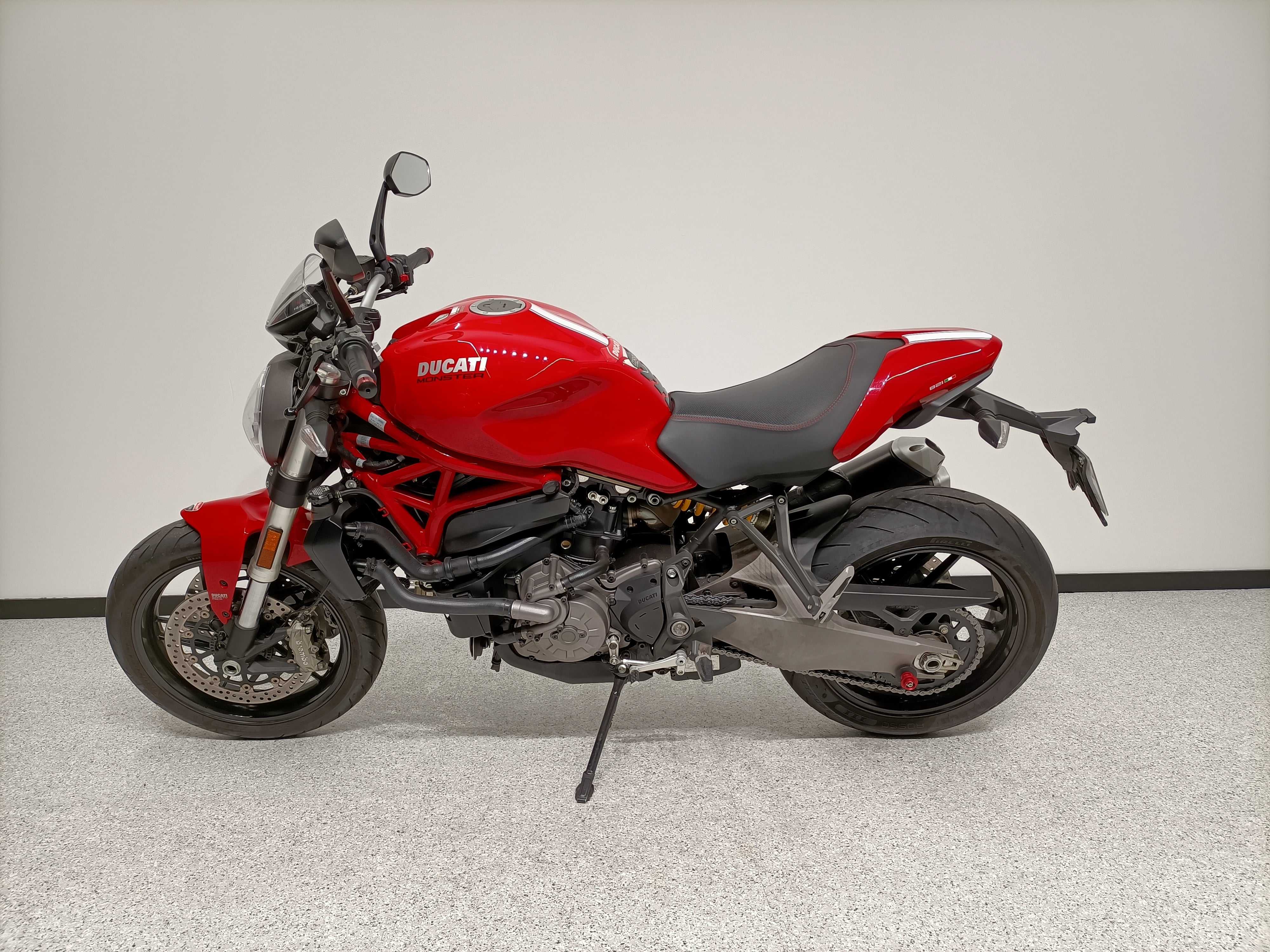 Ducati 821 Monster 2018 HD vue gauche