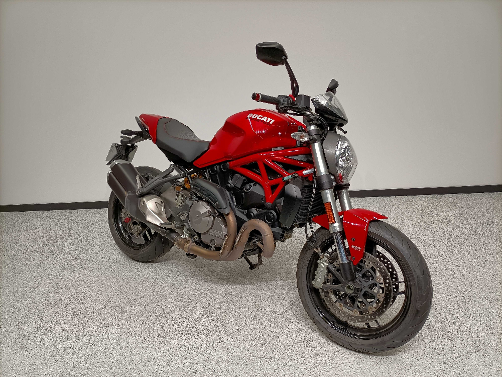 Ducati 821 Monster 2018 vue 3/4 droite