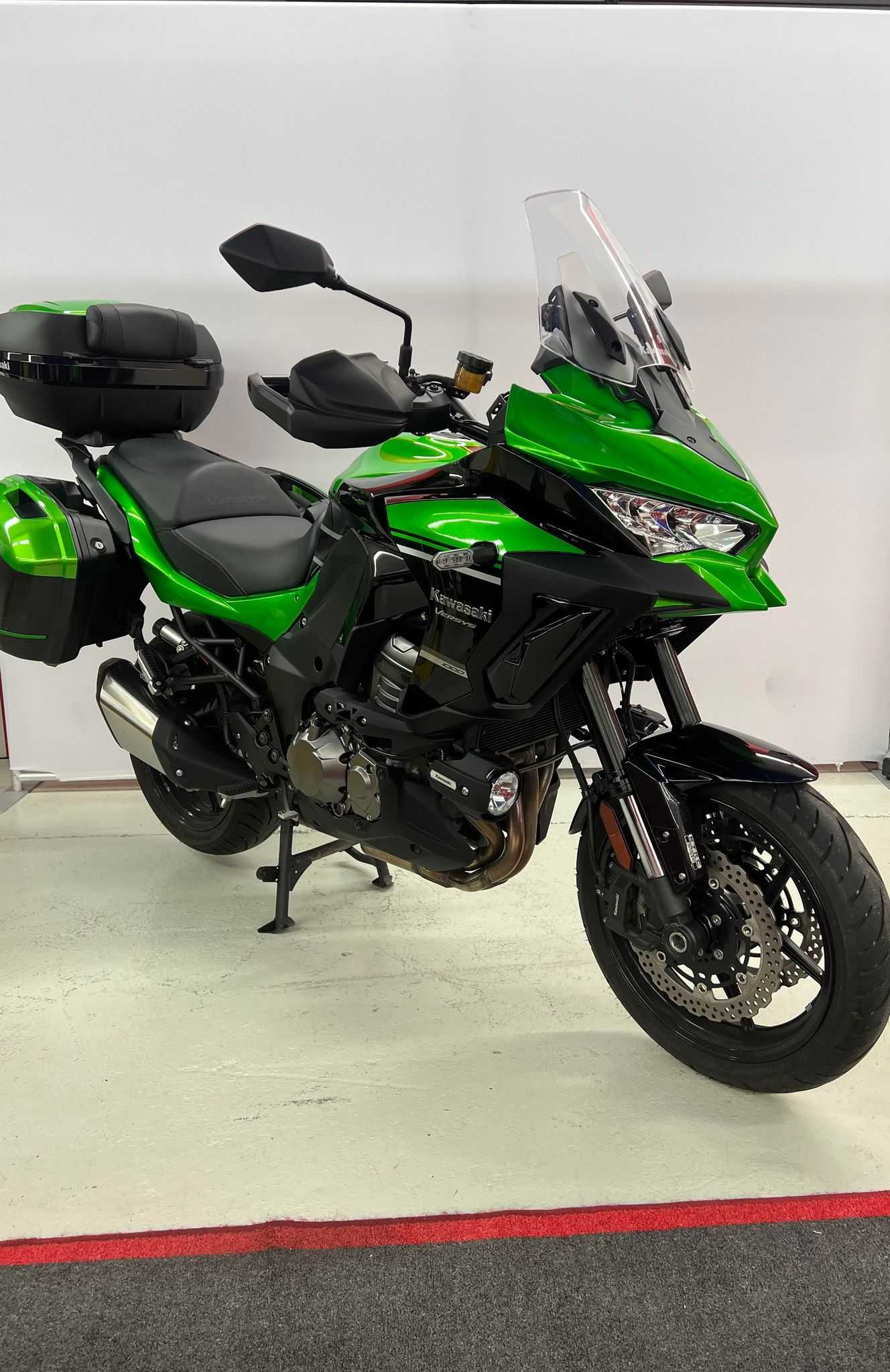 Kawasaki KLZ 1000 Versys Grand Tourer 2022 HD vue 3/4 droite