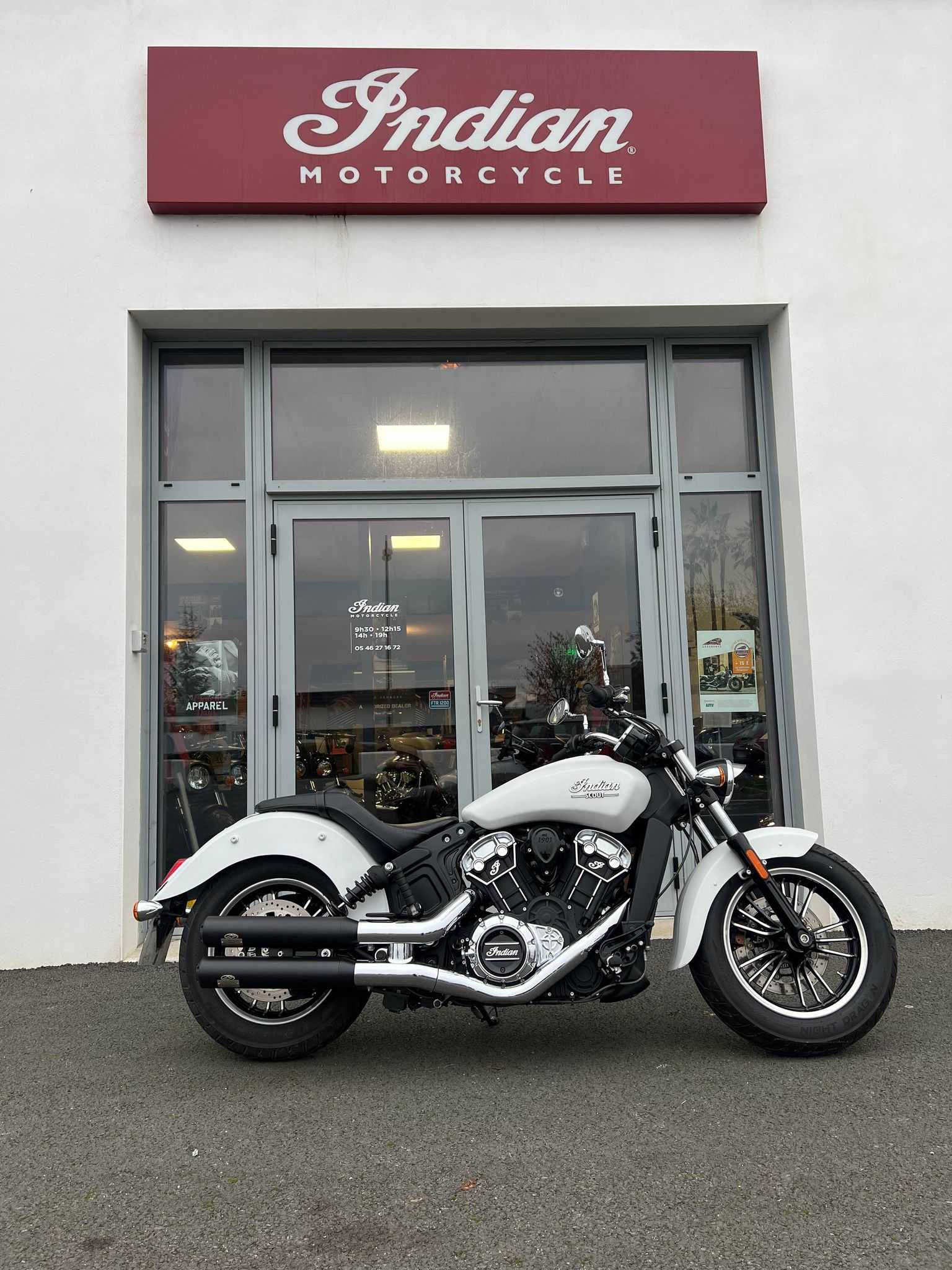 Indian SCOUT 1200 WHITE SMOKE SCOUT 1200 &quot;WHITE SMOKE&quot; 2021 HD vue gauche