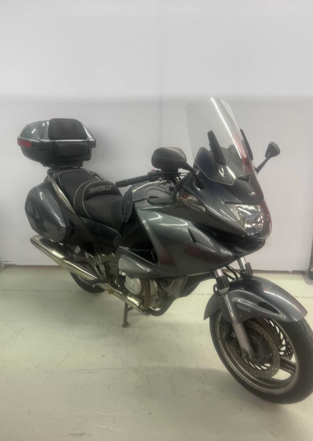 Honda NT 700 V Deauville ABS 2007 vue 3/4 droite