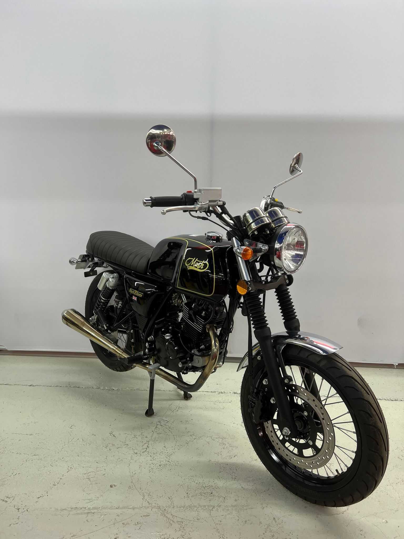 Mash BLACK SEVEN 125CC INJECTION FREINAGE INTÉG. 2018 M BLACK SEVEN 125CC INJECTION FREINAGE INT&Eacute;G. 2018 M 2018 HD vue 3/4 droite