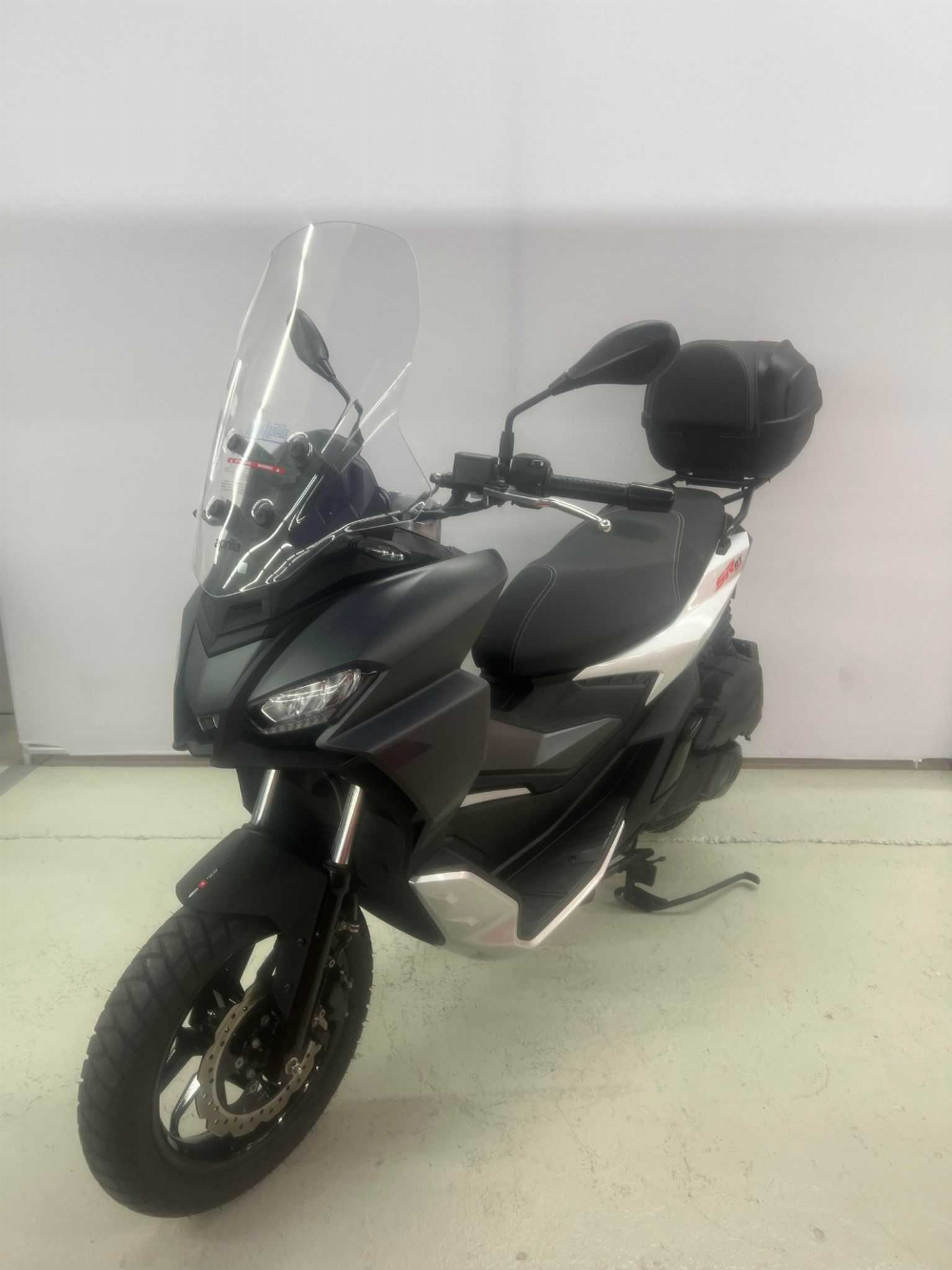 Aprilia SR 125 GT 2022 vue 3/4 droite