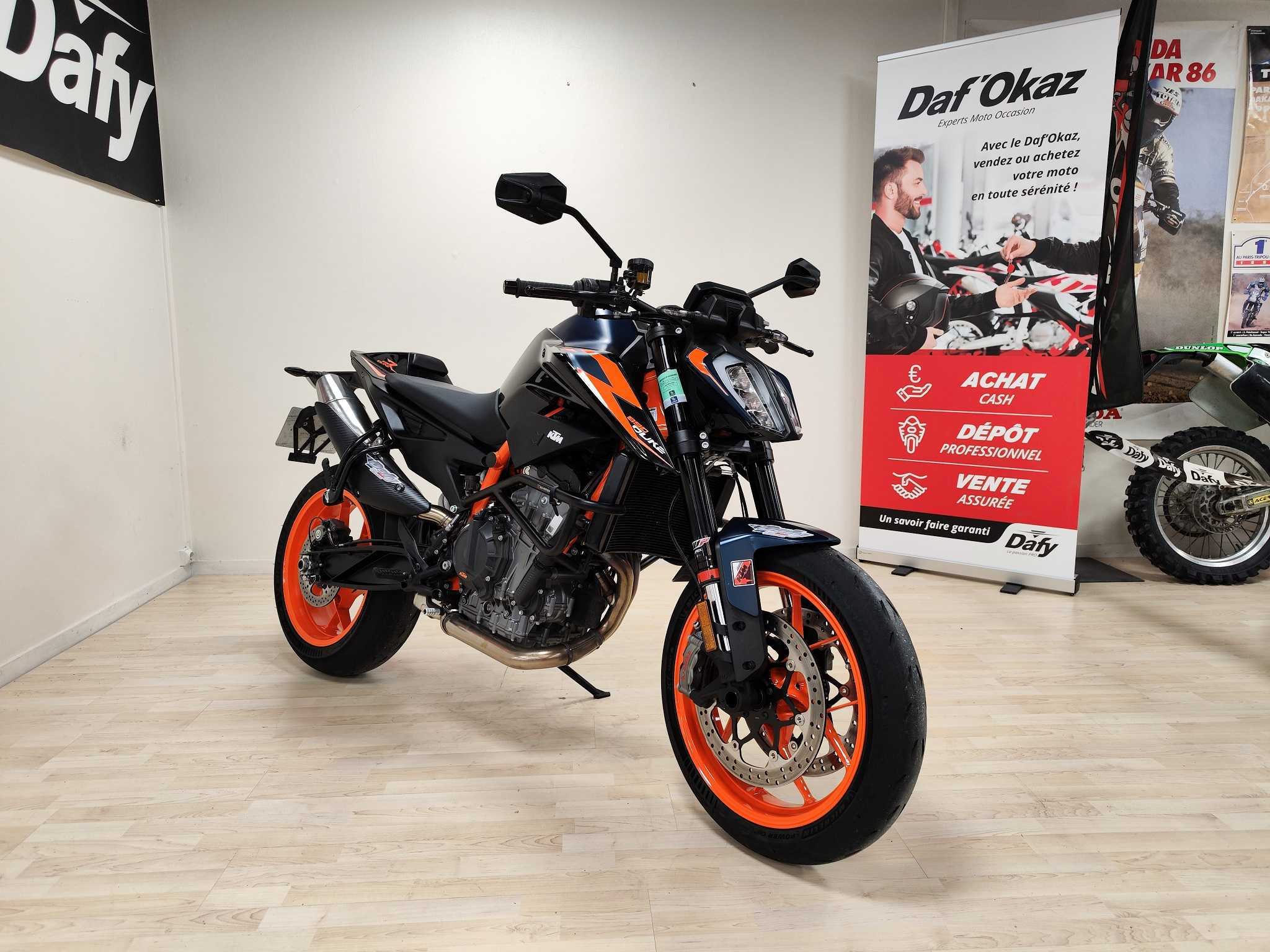 KTM 890 Duke R 2022 HD vue 3/4 droite