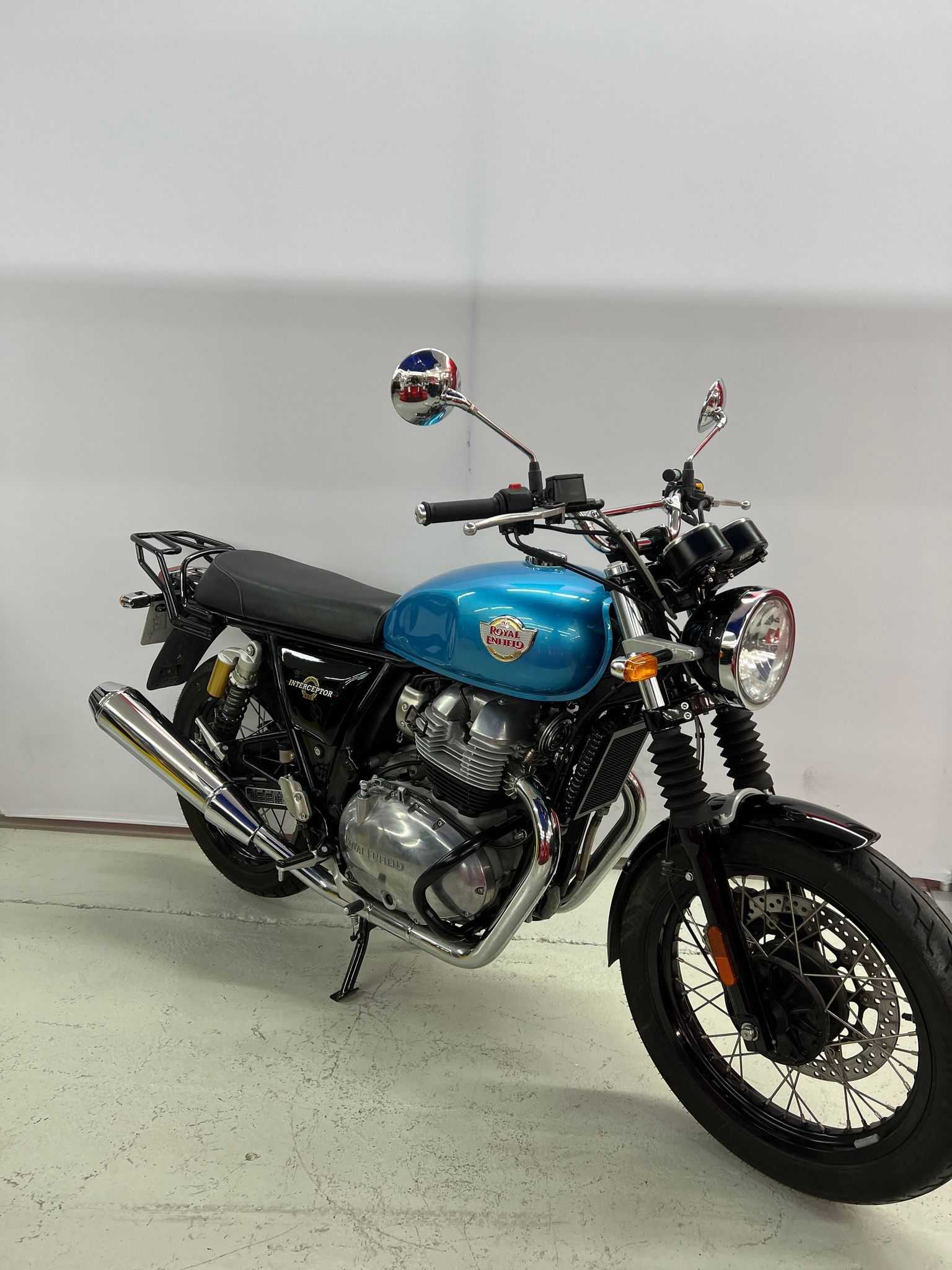 Royal Enfield INTERCEPTOR 650 &quot;VENTURA BLUE&quot; 2021 HD vue 3/4 droite