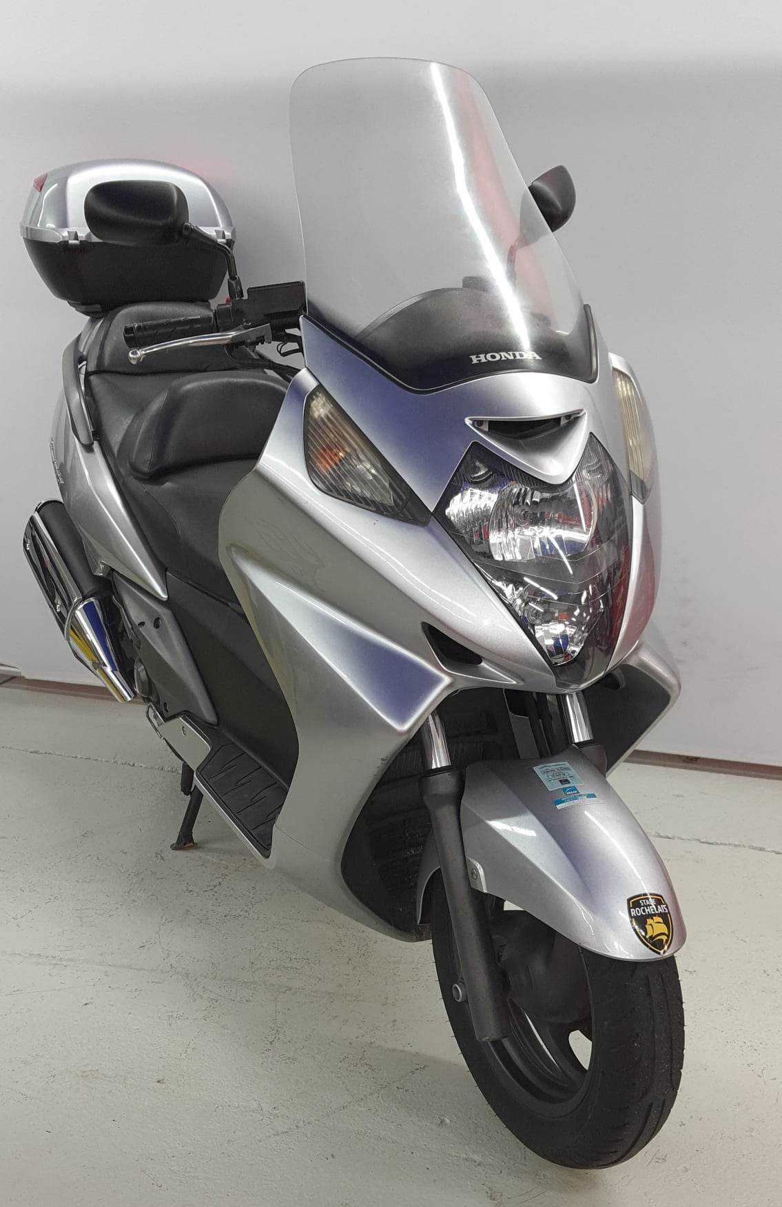 Honda FJS 400 SilverWing 2006 HD vue 3/4 droite