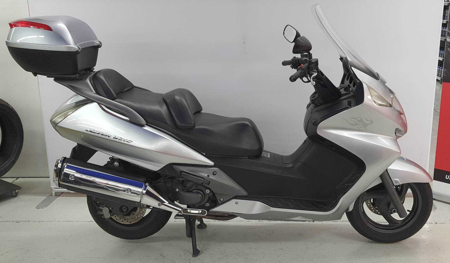 Honda FJS 400 SilverWing 2006 HD vue gauche