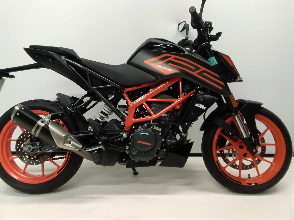 KTM 125 Duke 2021 vue 3/4 droite