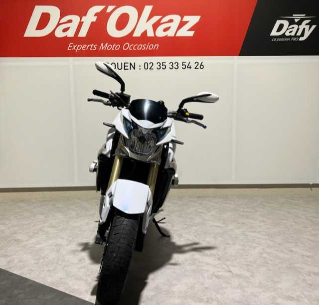 Suzuki GSR 2012 HD vue avant