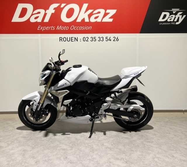 Suzuki GSR 2012 HD vue gauche