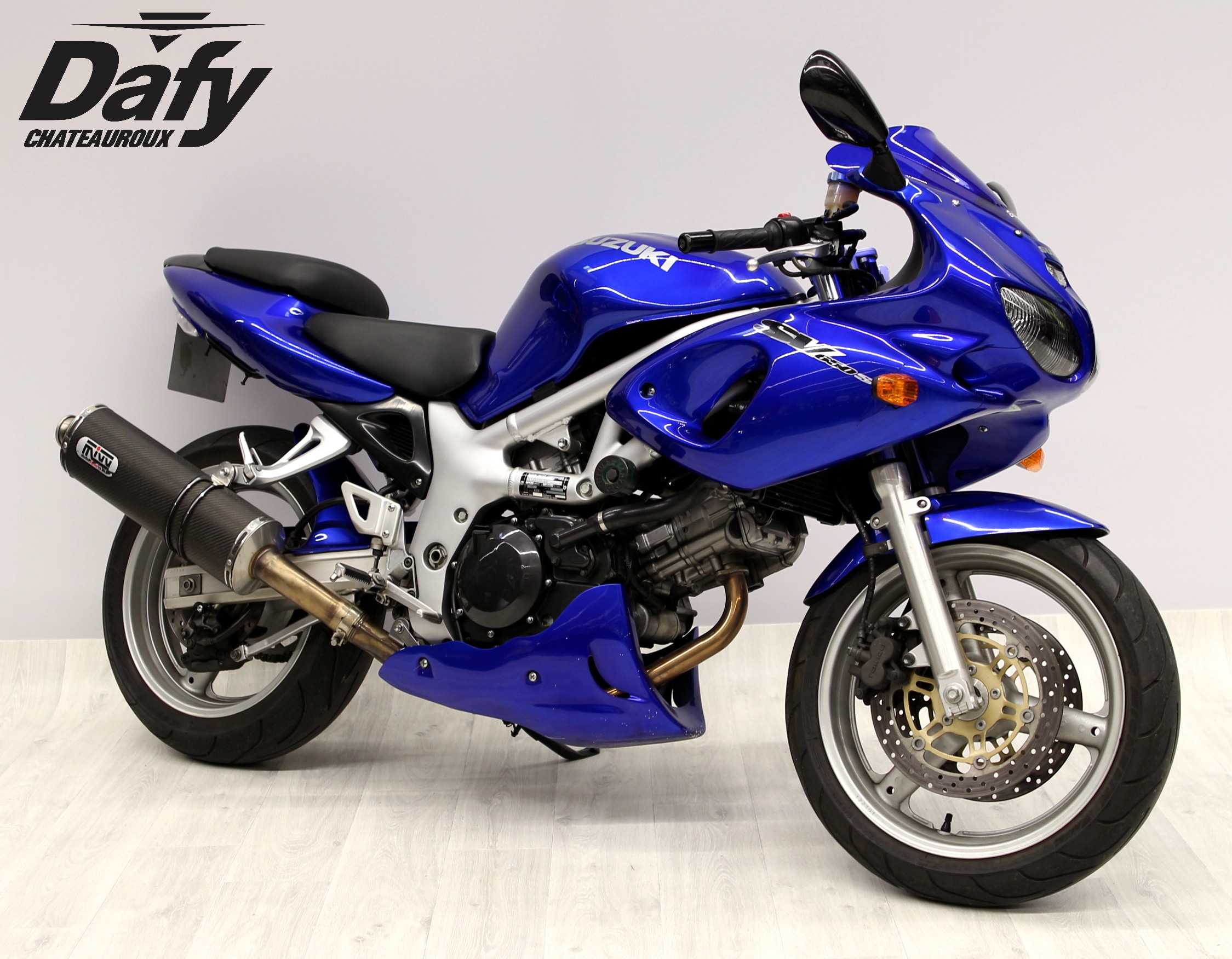 Suzuki SV 650 S 2001 HD vue 3/4 droite