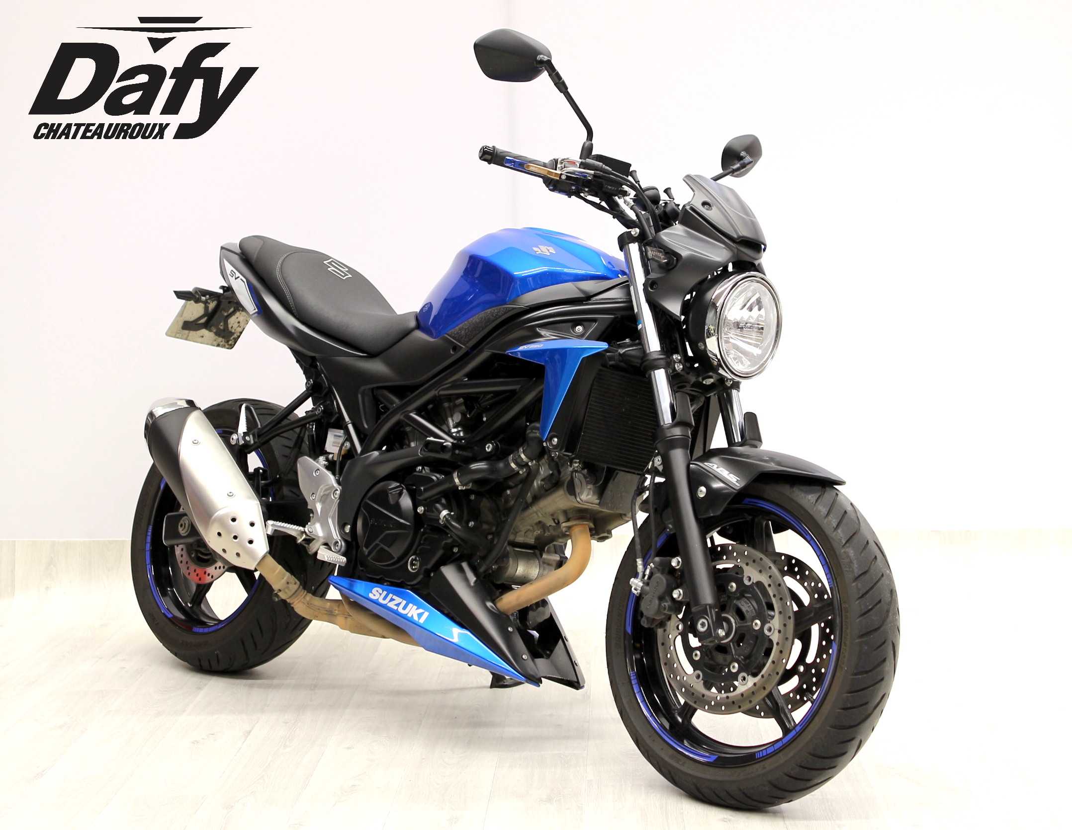 Suzuki SV 650 2018 HD vue 3/4 droite