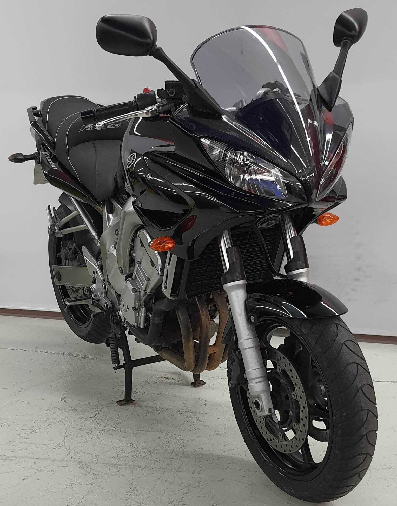 Yamaha FZ6 S Fazer 2005 HD vue 3/4 droite