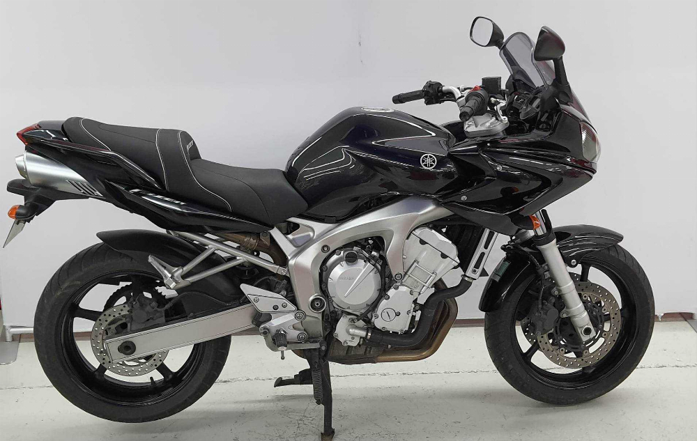 Yamaha FZ6 S Fazer 2005 vue gauche