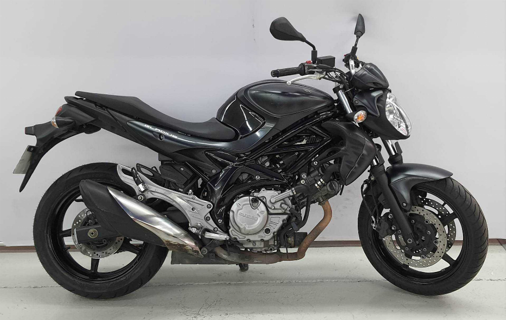 Suzuki SFV 650 Gladius ABS 2015 vue gauche