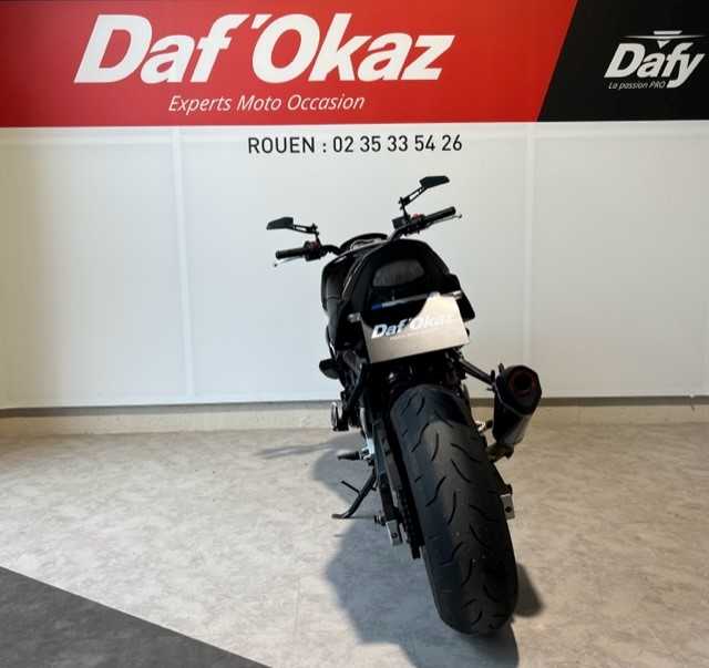 Suzuki GSR 750 2012 HD vue arrière