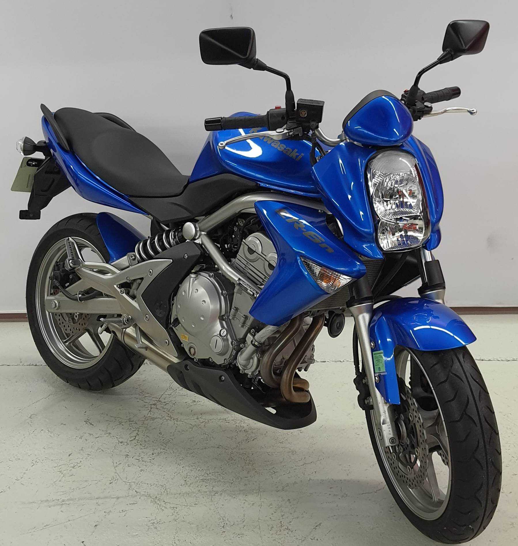 Kawasaki ER-6N (2008) BLEU ER-6N (2008) BLEU 2008 HD vue 3/4 droite