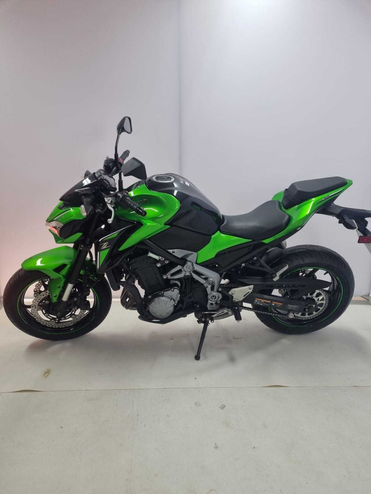 Kawasaki Z 900 2017 HD vue gauche