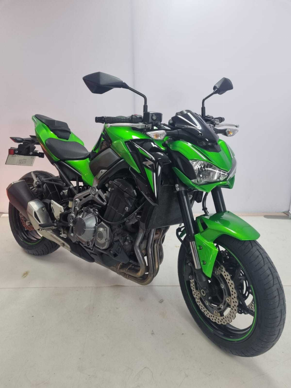 Kawasaki Z 900 2017 vue 3/4 droite