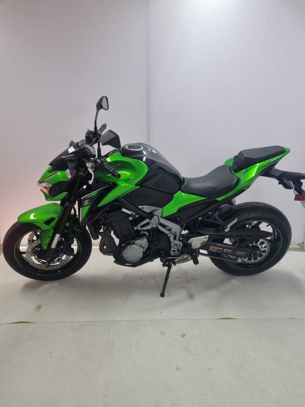 Kawasaki Z 900 2017 vue gauche