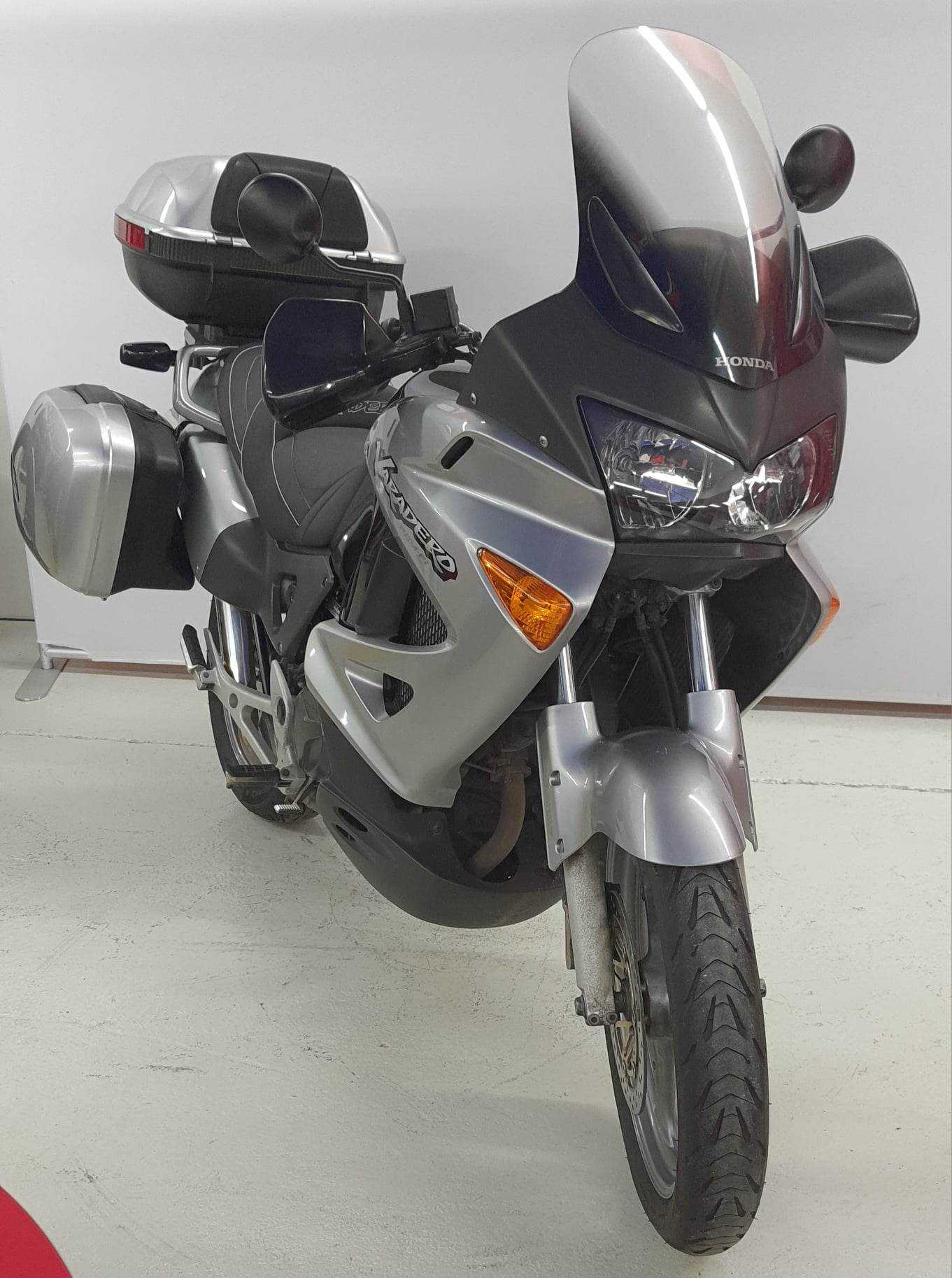 Honda XL 1000 V Varadero 2005 HD vue 3/4 droite