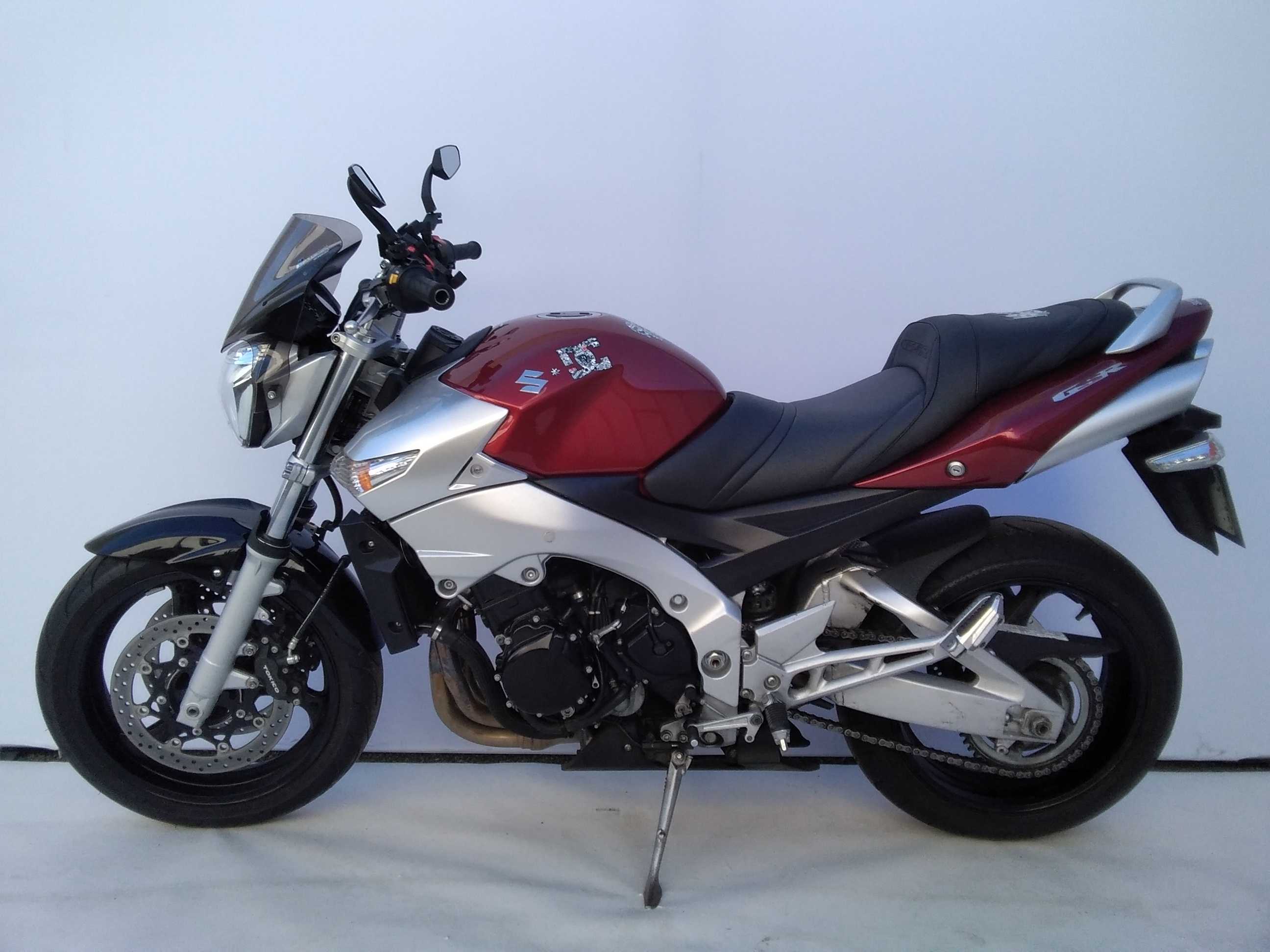 Suzuki GSR 600 2008 HD vue gauche