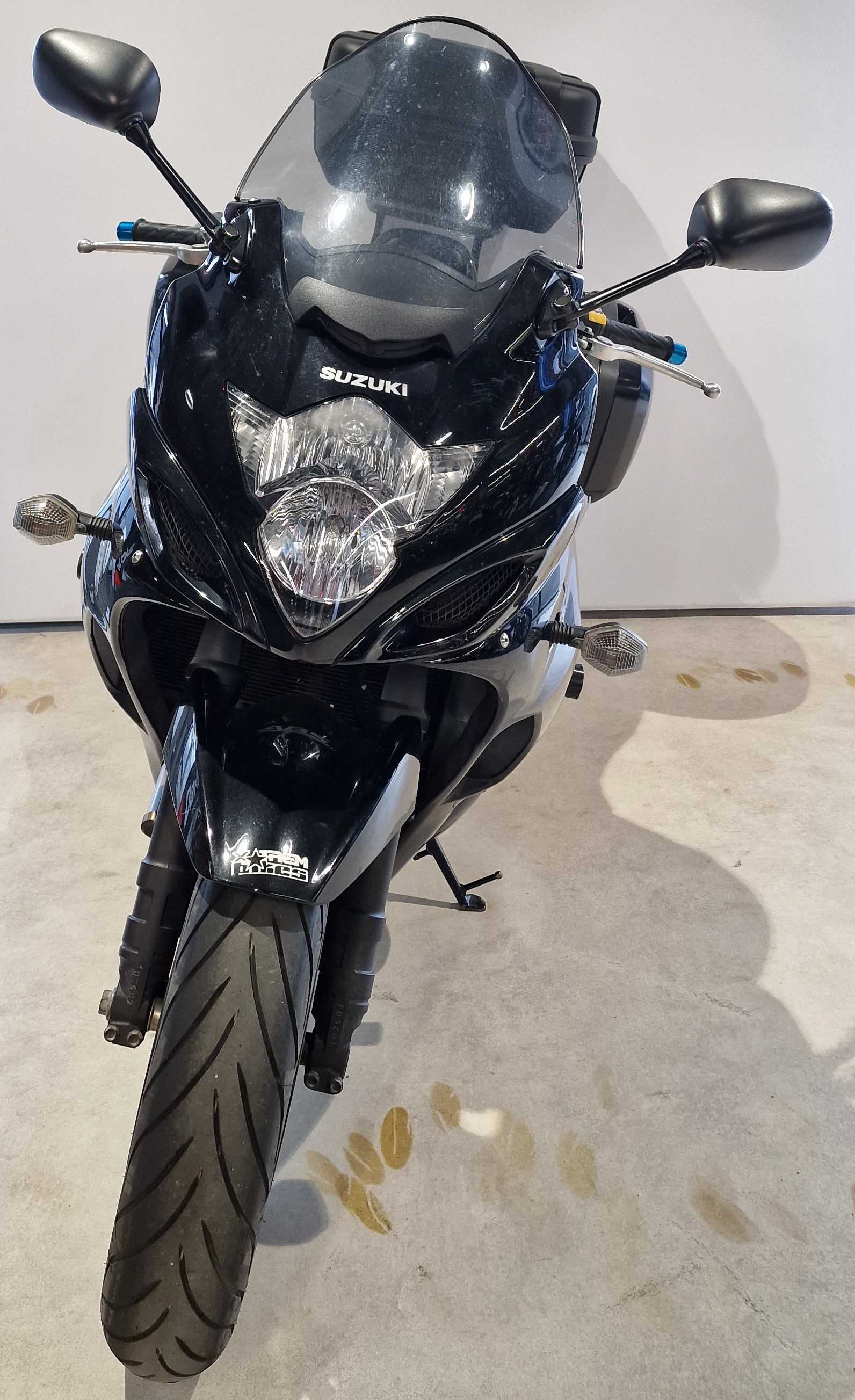 Suzuki GSX 1250 FA 2012 HD vue avant
