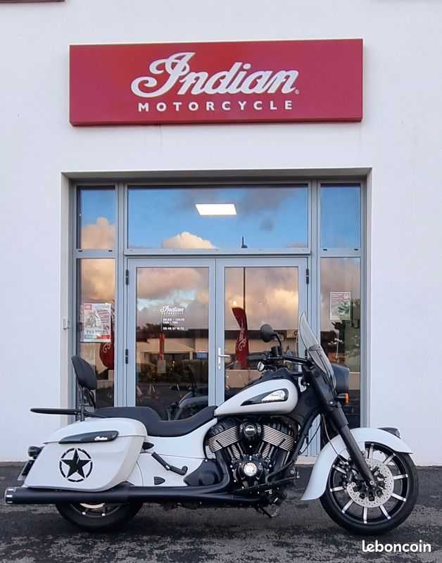 Indian SPRINGFIELD DARK HORSE 116 WHITE SMOKE 2020 HD vue gauche