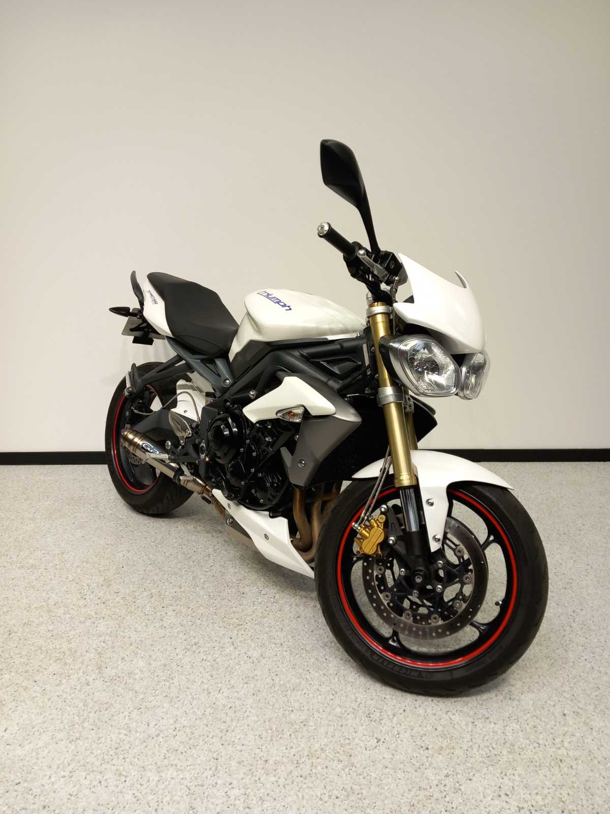 Triumph 675 Street Triple R 2014 HD vue 3/4 droite