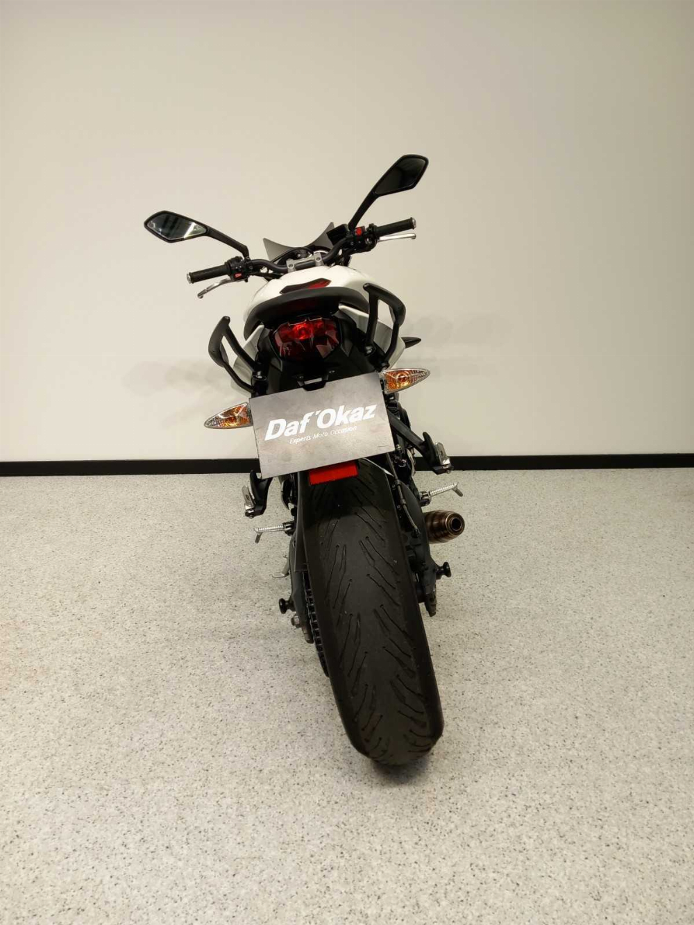 Triumph 675 Street Triple R 2014 vue arrière