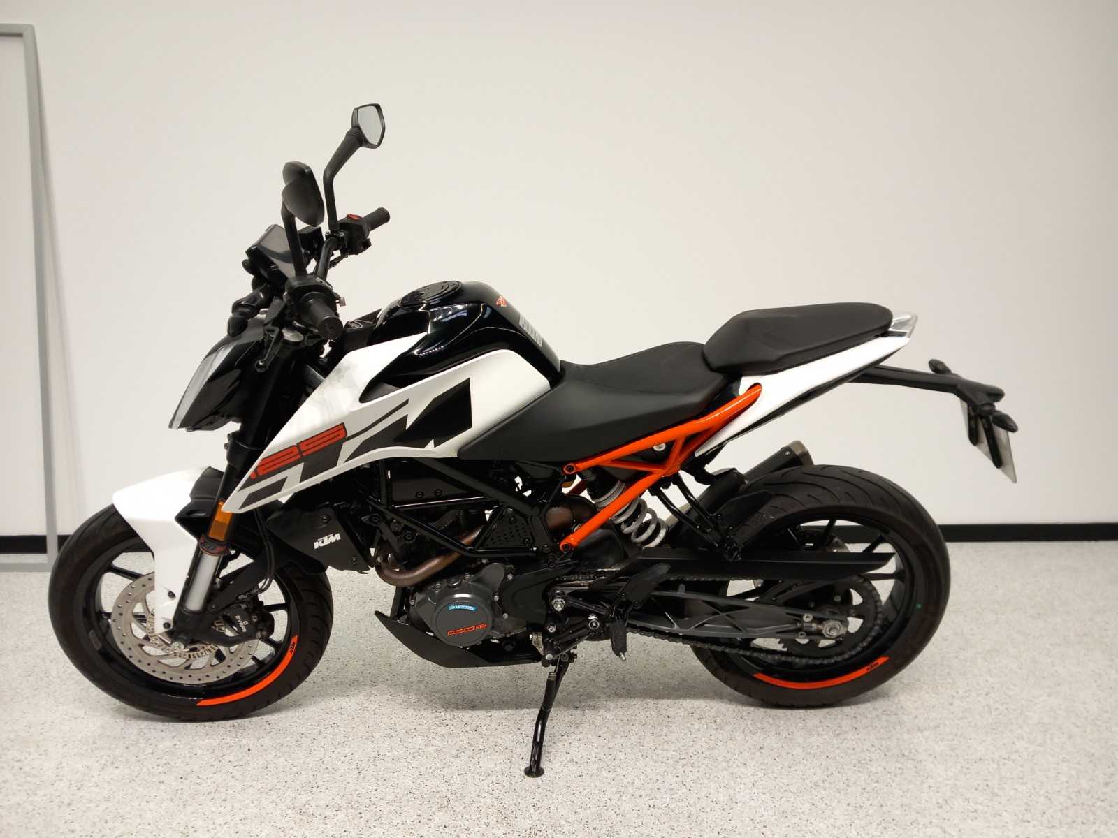 KTM 125 Duke 2018 HD vue gauche