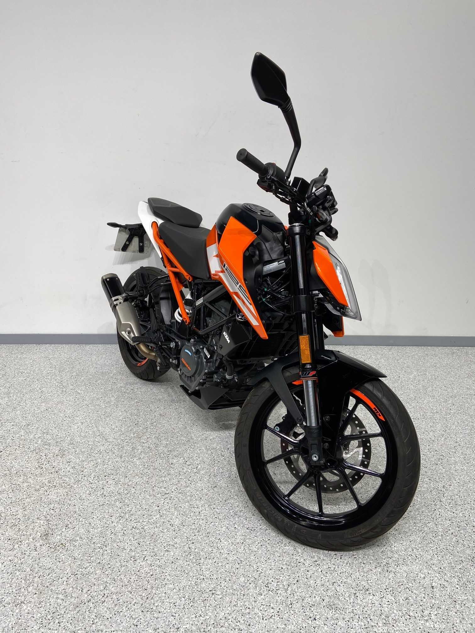 KTM 125 Duke 2019 HD vue 3/4 droite