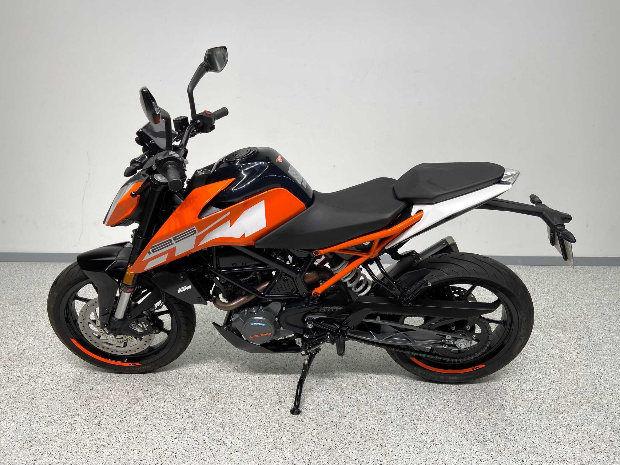 KTM 125 Duke 2019 HD vue gauche