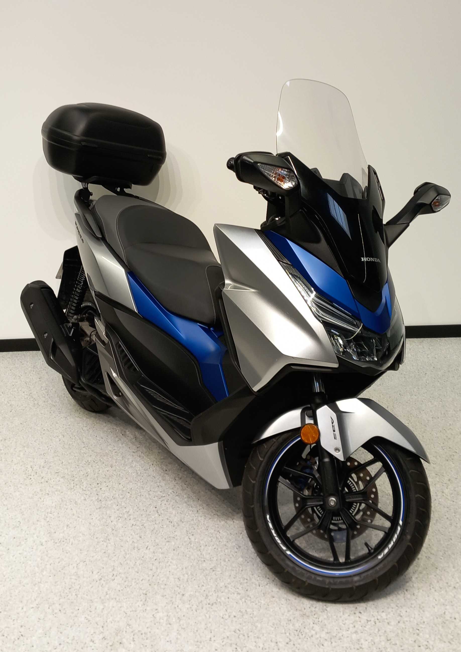 Honda FORZA 125 2017 HD vue 3/4 droite