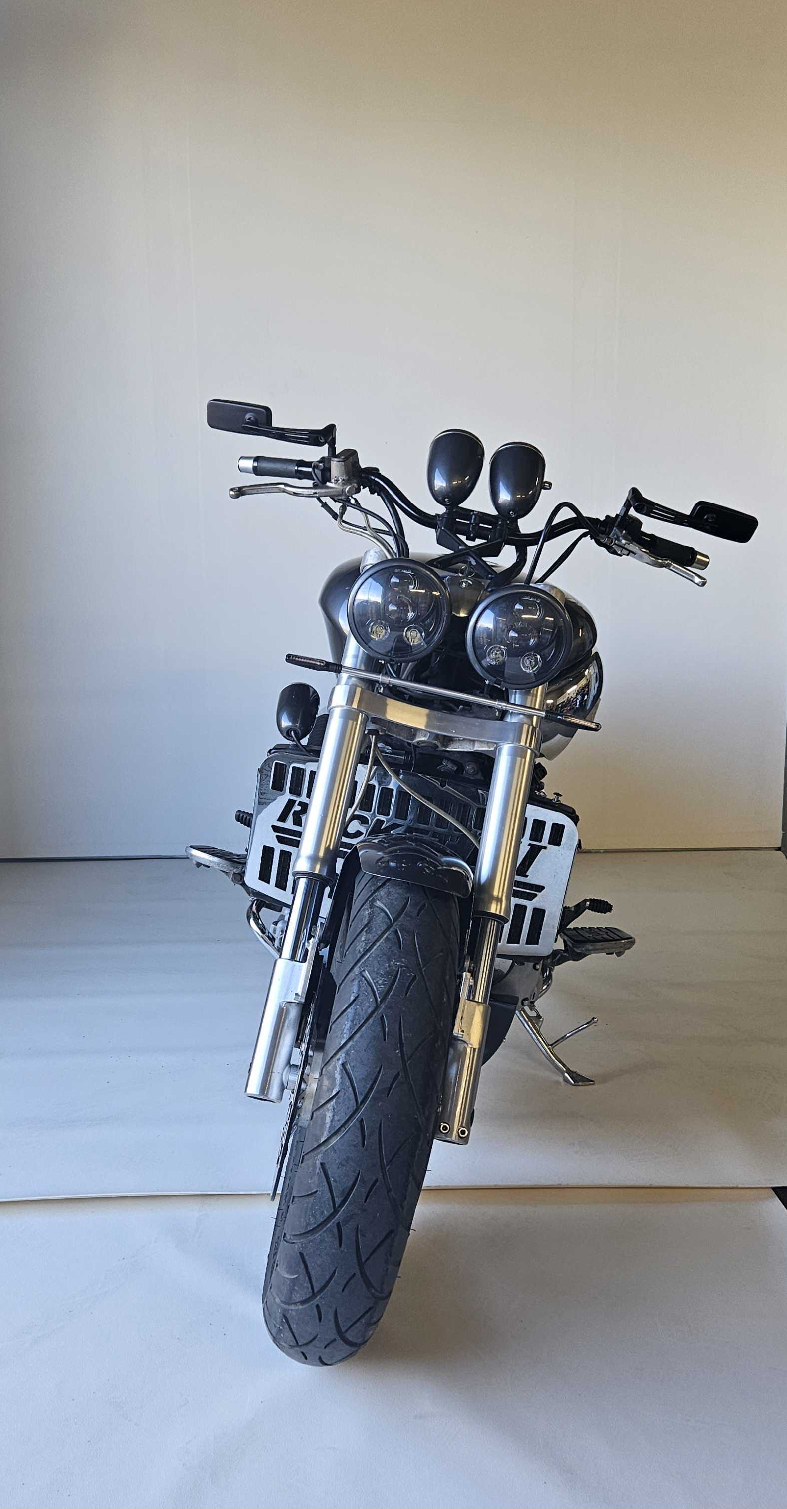 Triumph 2300 Rocket III Classic 2004 HD vue avant