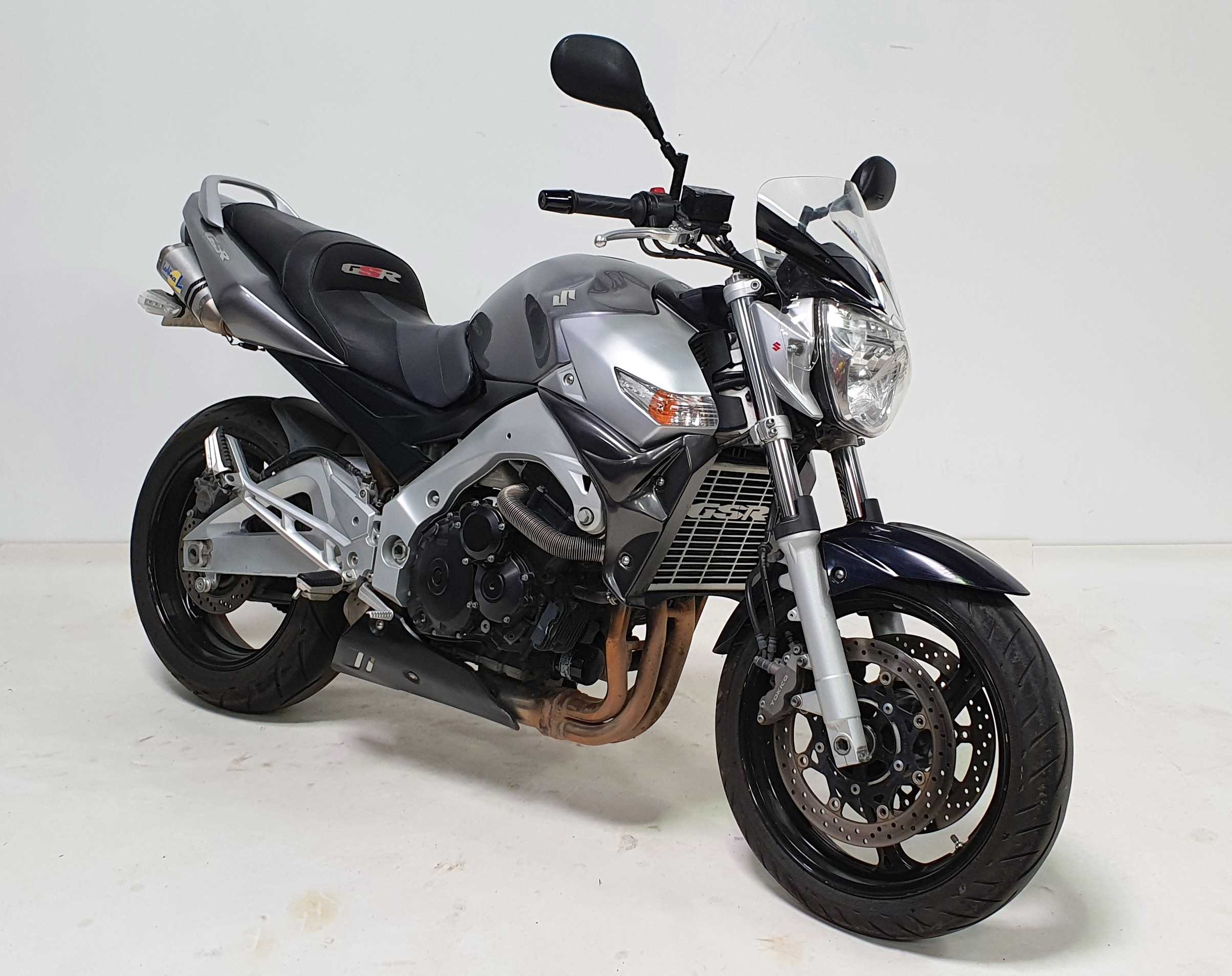 Suzuki 600 GSR 2006 HD vue 3/4 droite