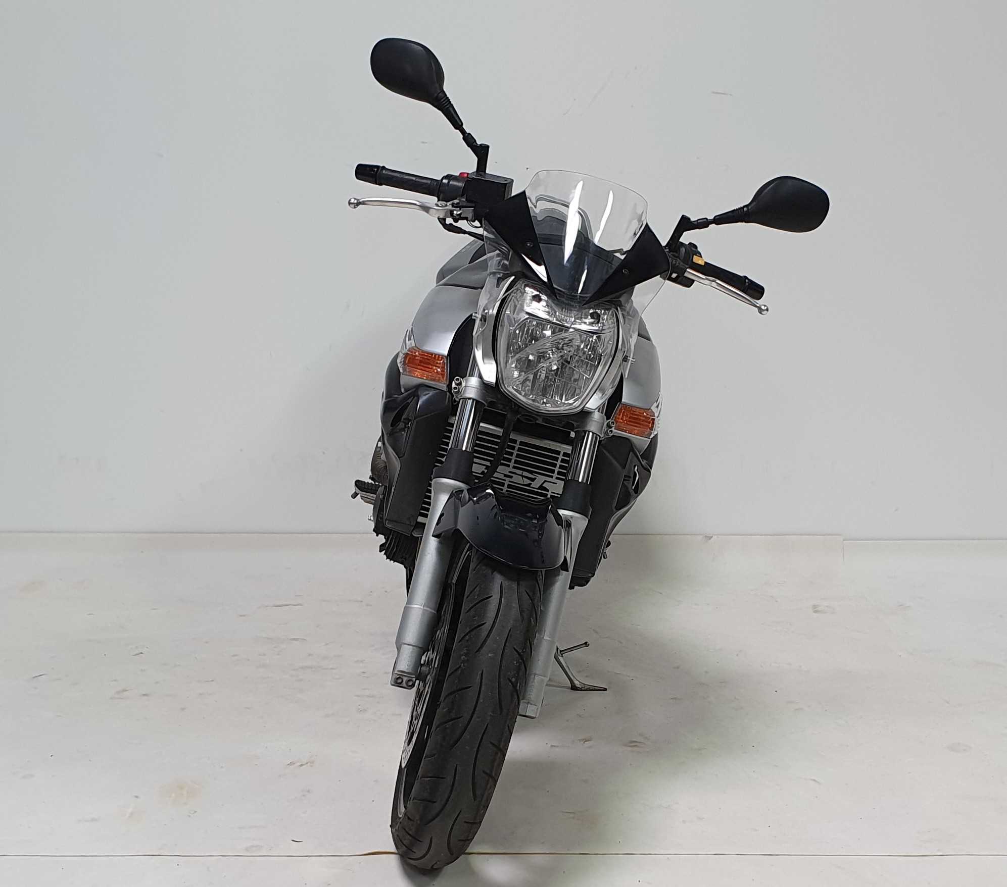 Suzuki 600 GSR 2006 HD vue avant