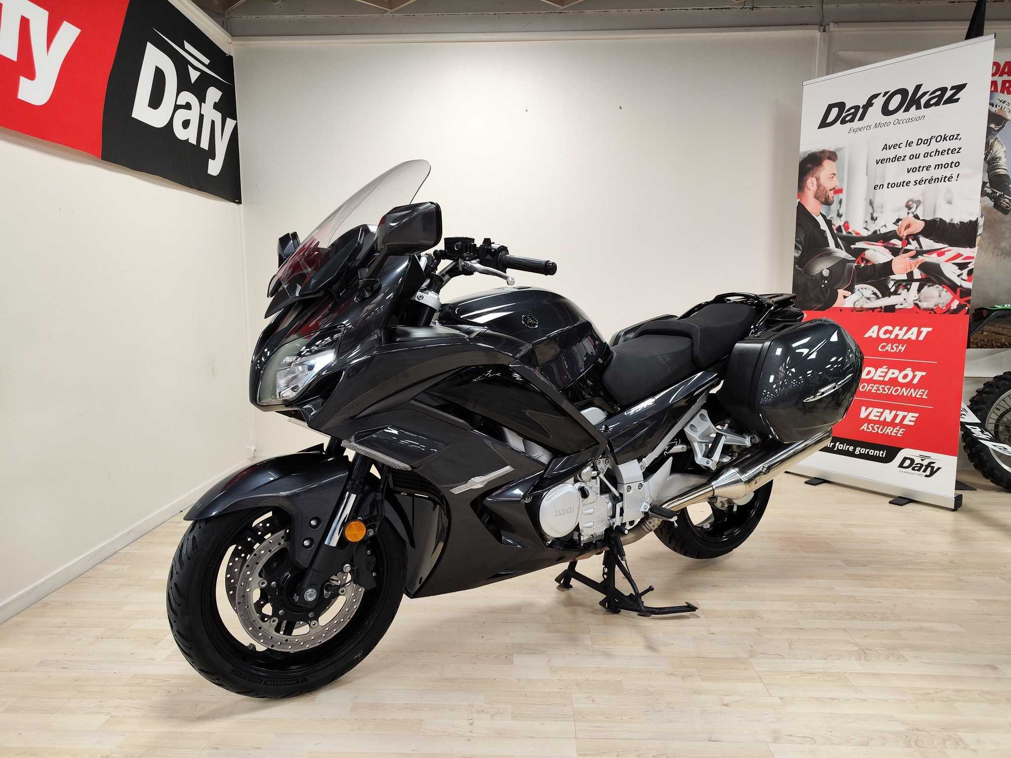 Yamaha FJR 1300 AE 2017 HD vue avant