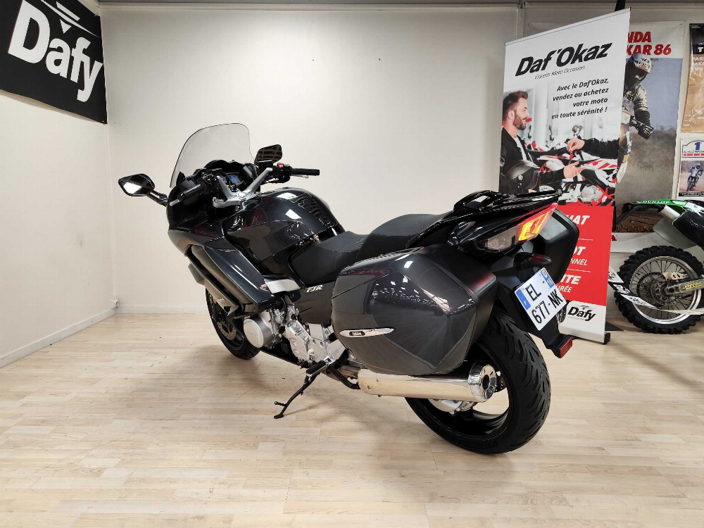 Yamaha FJR 1300 AE 2017 vue arrière