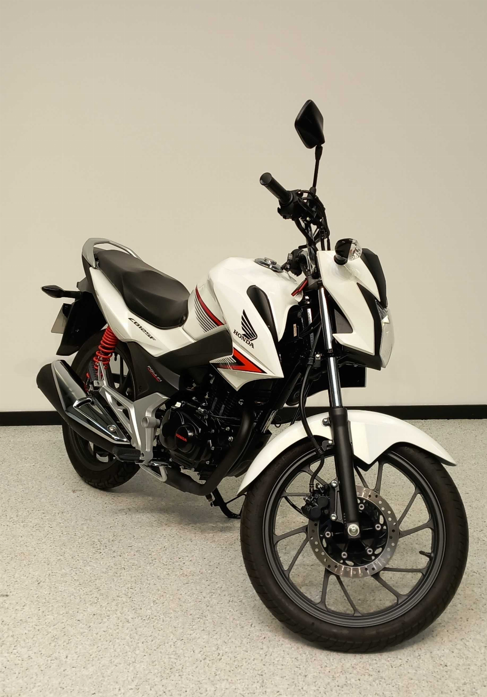 Honda CB 125 F (GLR) 2015 vue 3/4 droite