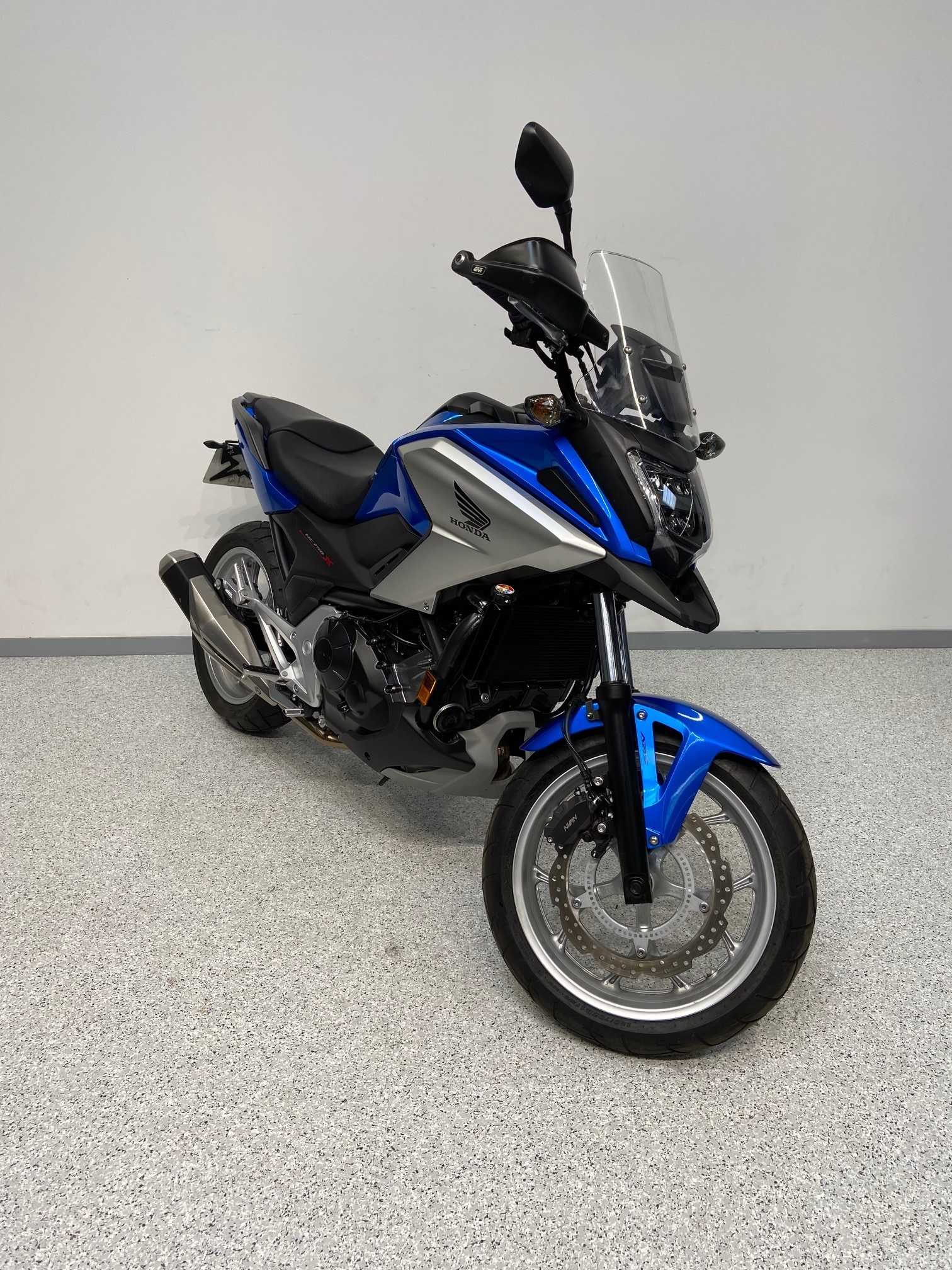 Honda NC 750 X 2018 HD vue 3/4 droite