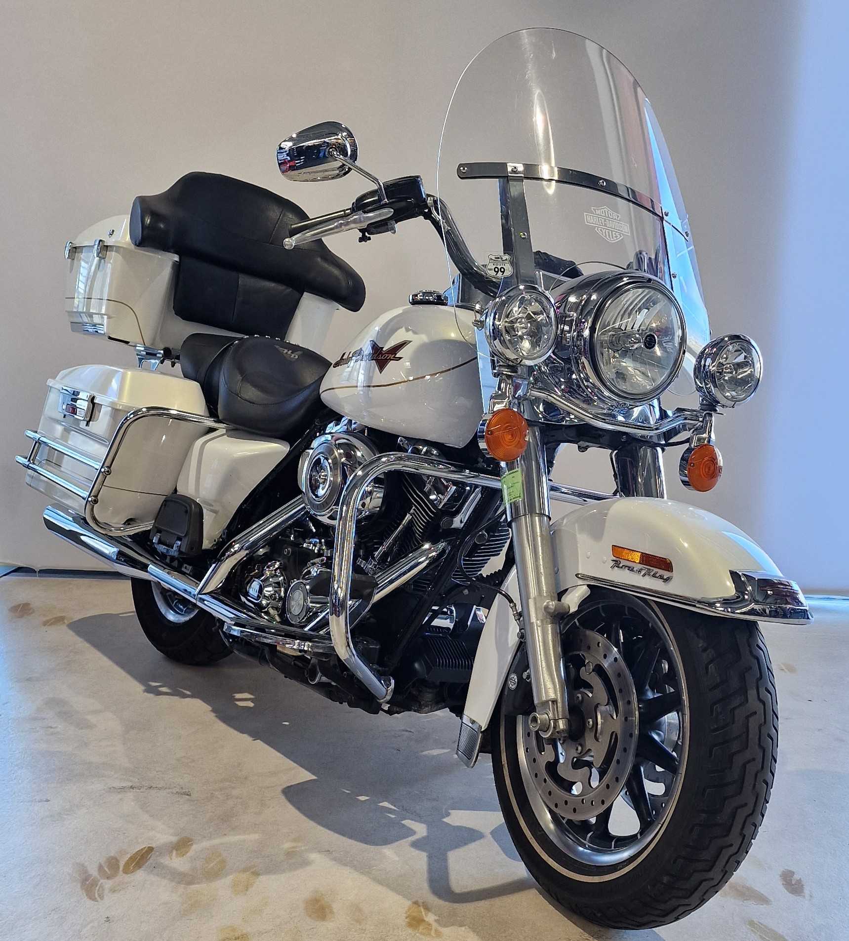 Harley-Davidson 1584 FLHR ROADKING 2008 HD vue 3/4 droite