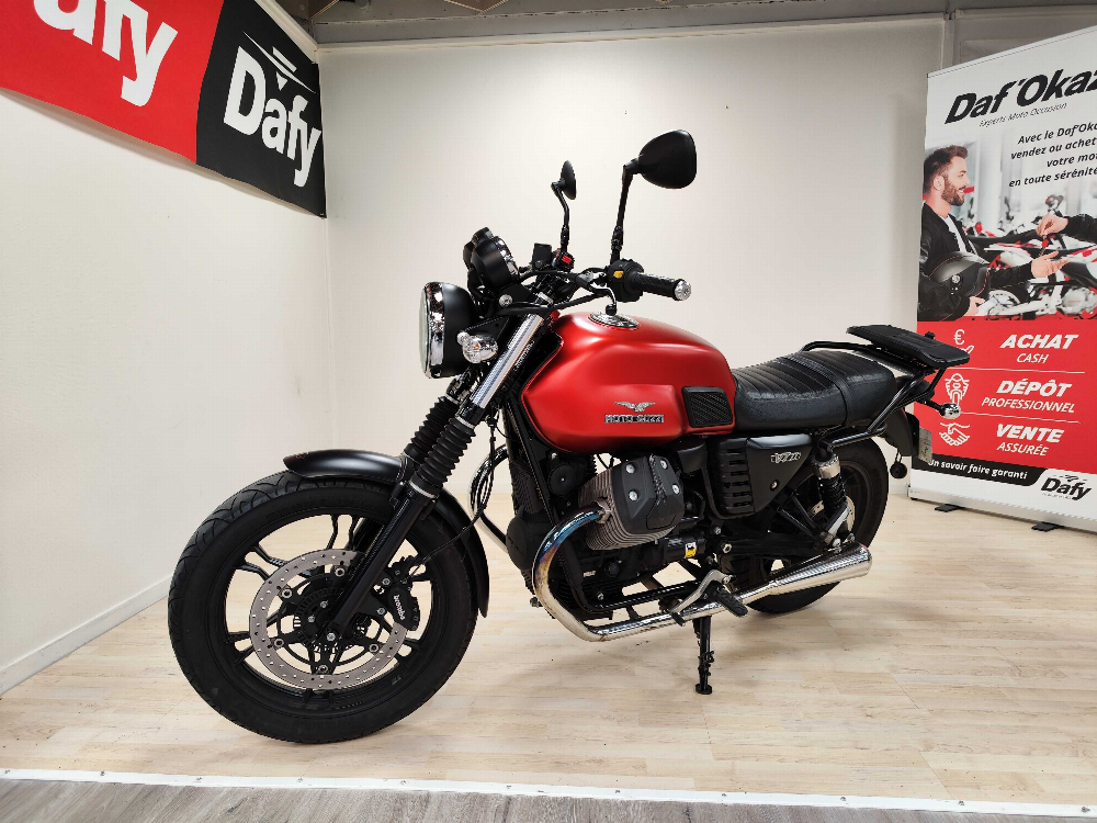 Moto Guzzi V7 II STONE 750 2016 vue avant