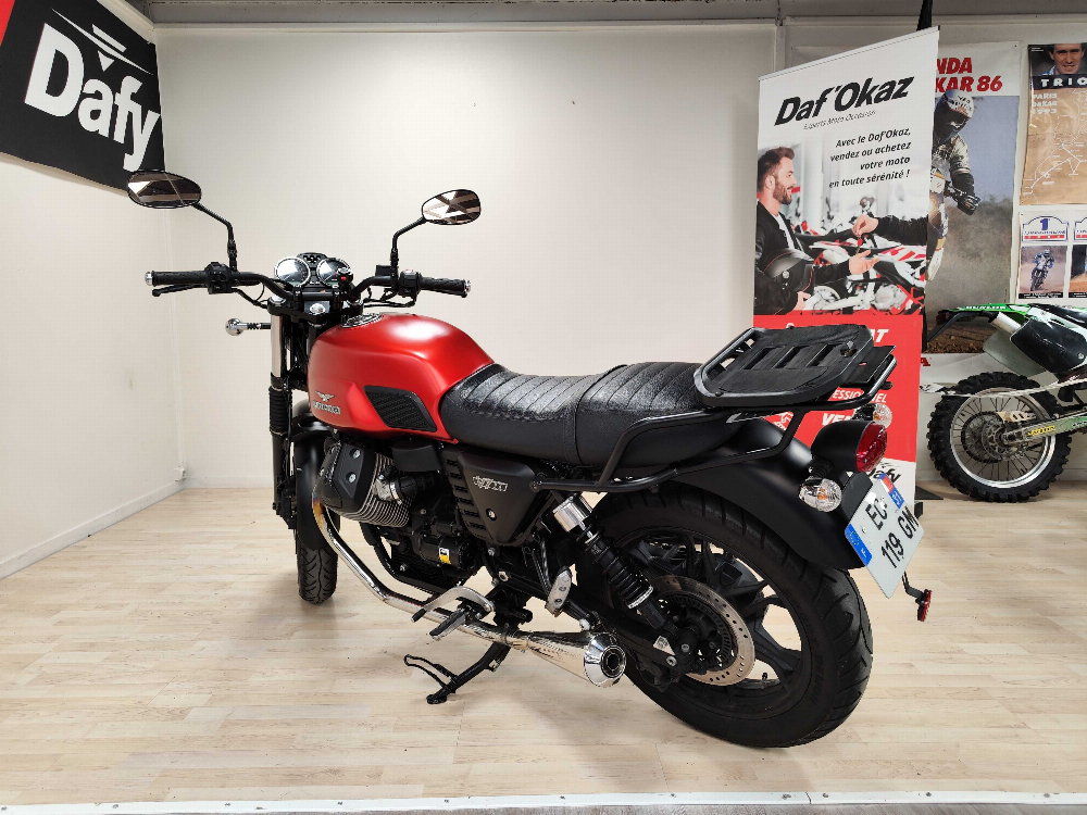 Moto Guzzi V7 II STONE 750 2016 vue arrière