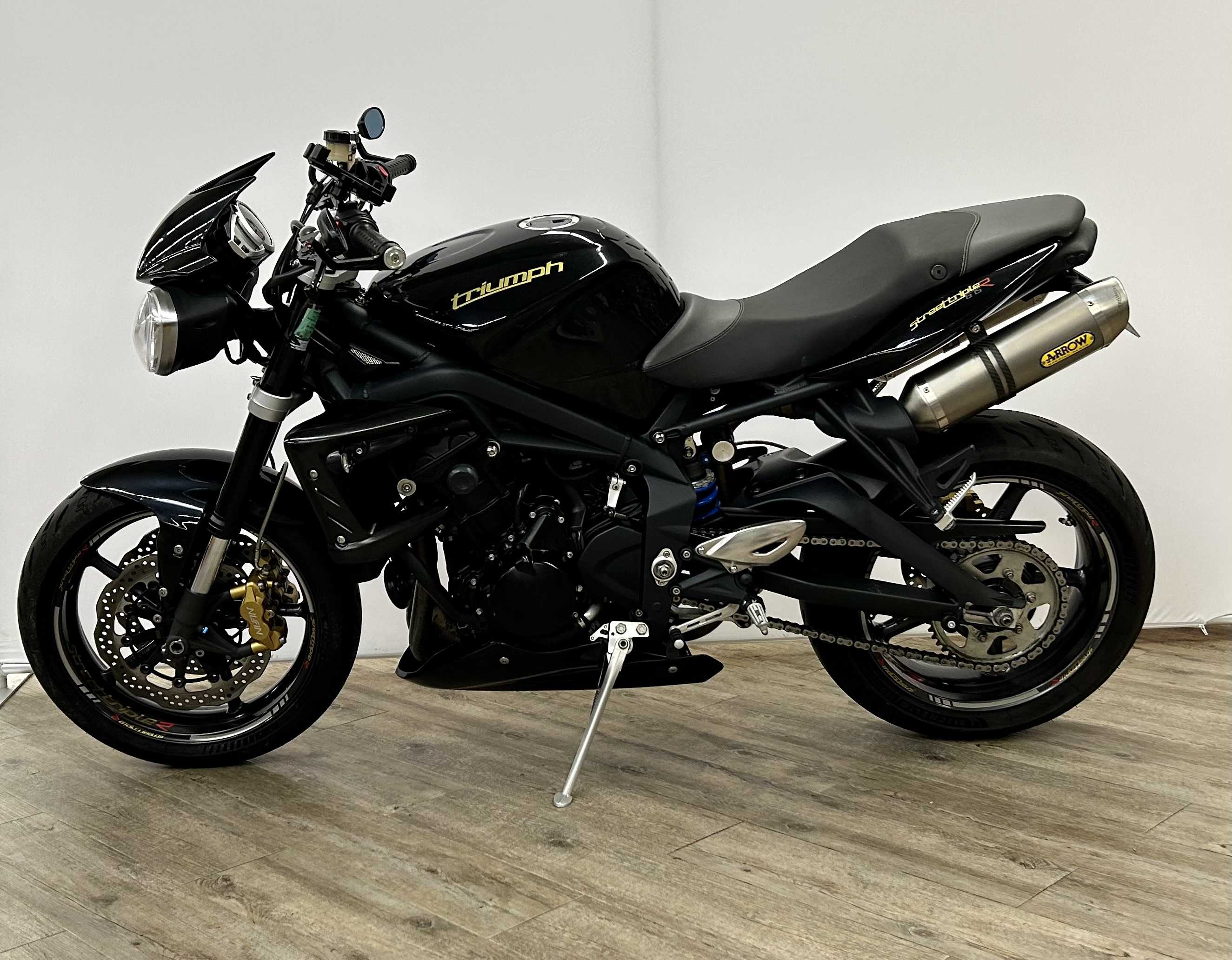 Triumph STREET TRIPLE STREET TRIPLE R 2011 HD vue gauche