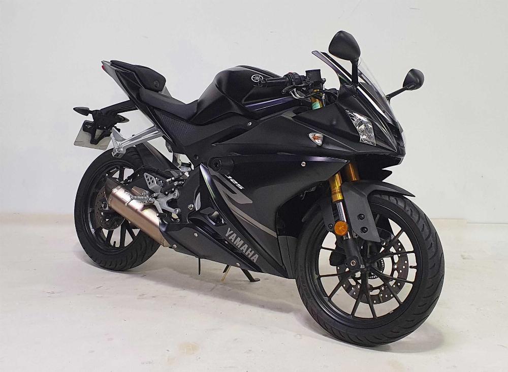 Yamaha YZF-R 125  ABS 2017 vue 3/4 droite