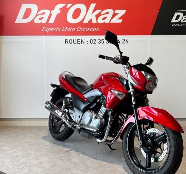 Suzuki GW 250 Inazuma 2013 HD vue 3/4 droite